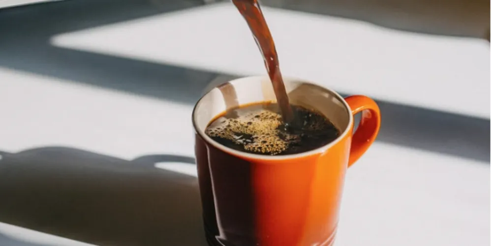 Os pesquisadores suspeitam que o impacto positivo do café na saúde renal pode estar relacionado à melhoria do fluxo sanguíneo e do consumo de oxigênio nos rins