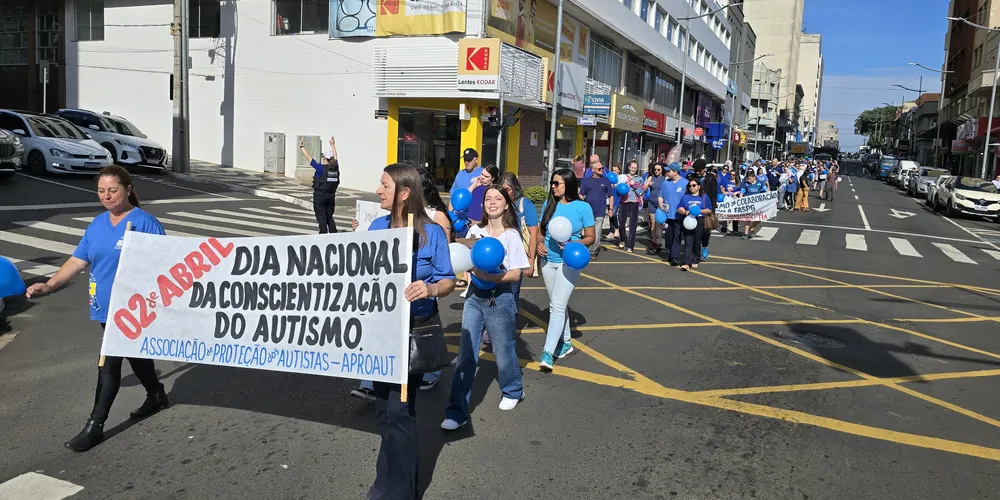 A caminhada ocorreu na manhã de terça (02)