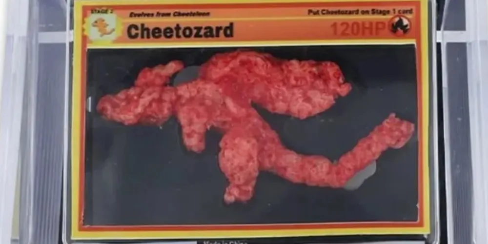 O Cheetos de 7 cm de comprimento tem o formato do personagem Charizard da franquia de anime japonesa