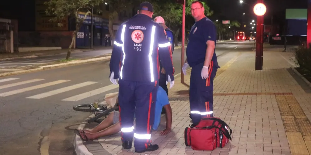 Ciclista foi socorrido pelo Samu, mas não teria aceitado ser levado para o hospital