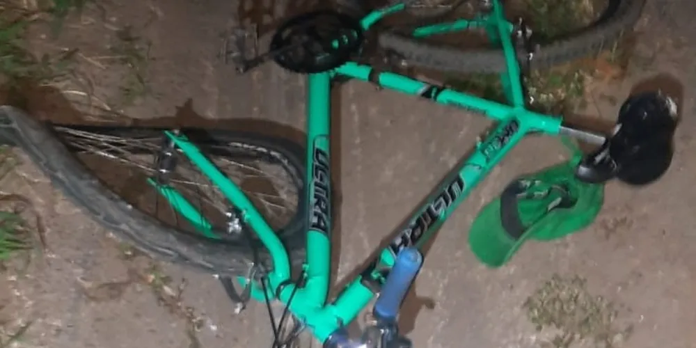 Bicicleta colidiu de frente com o automóvel