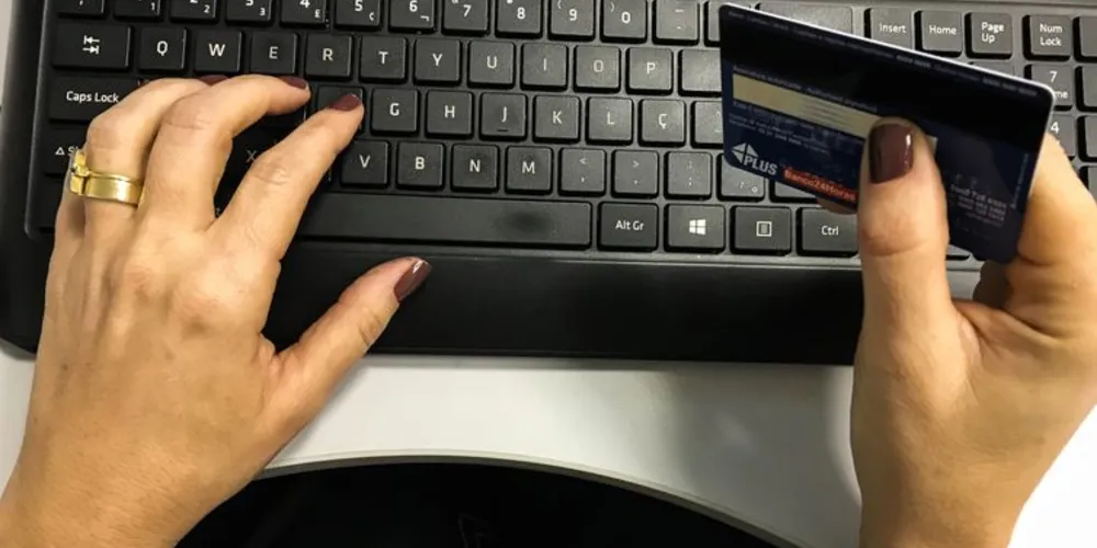 O faturamento previsto para o comércio eletrônico no Brasil em 2025 será de R$ 224,7 bilhões