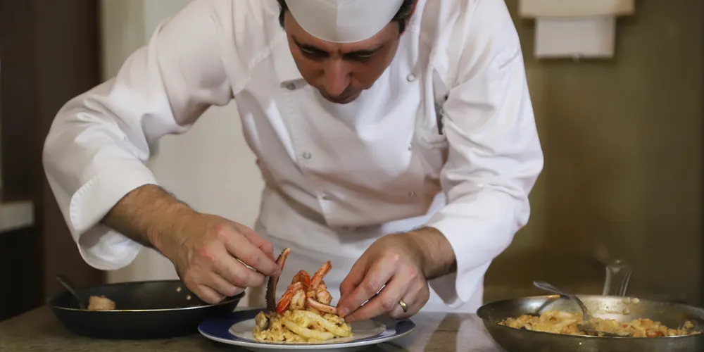Chefe de cozinha é uma das 200 vagas de emprego ofertadas nesta terça