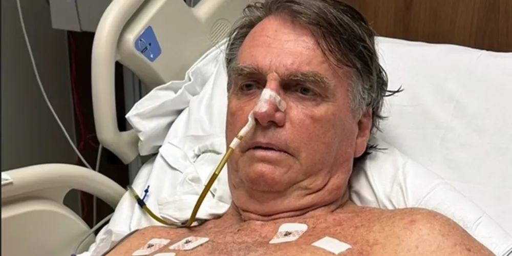 Bolsonaro foi submetido a uma cirurgia no último domingo (13)