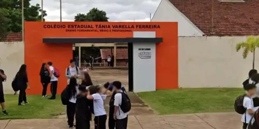 Pais de alunos afirmaram que não pretendem levar seus filhos à escola enquanto o professor permanecer na unidade