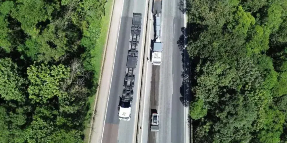 No local, uma das pistas sentido Litoral estava interditada desde as fortes chuvas que caíram no Litoral