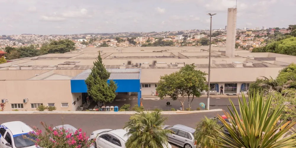 Miguel Sanches Neto assinou a ordem de serviço para o início da esperada reforma da cobertura do Hospital Universitário Materno-Infantil