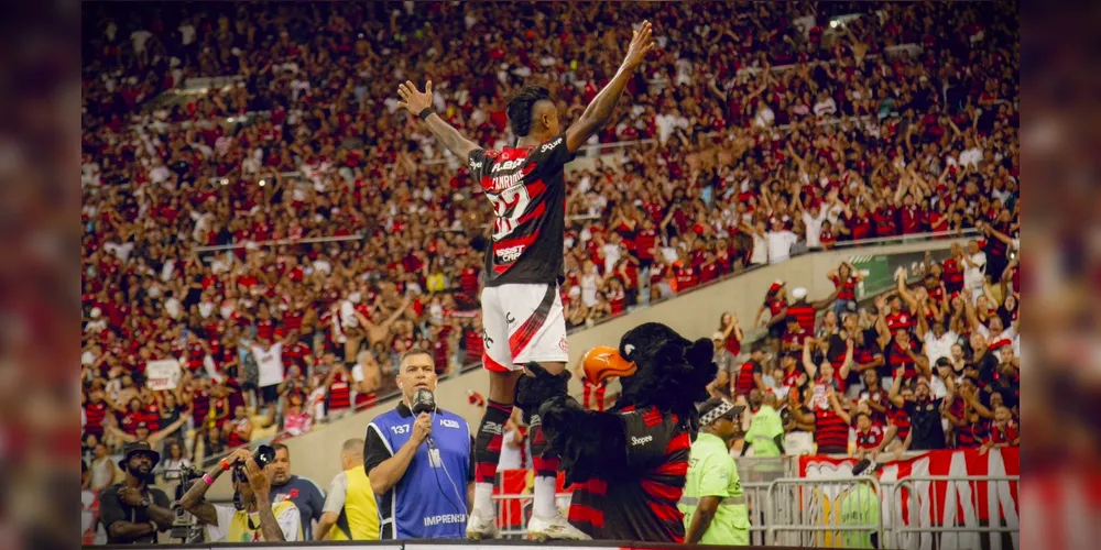 Bruno Henrique marcou seu 100º gol com a camisa do Flamengo, nesta noite