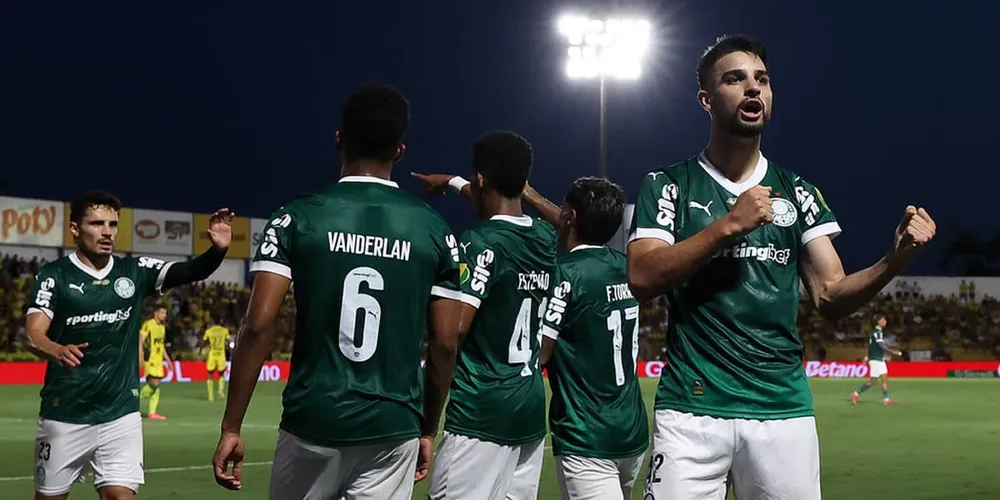 Flaco López fez o primeiro gol do Verdão na partida.