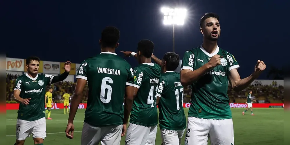 Flaco López fez o primeiro gol do Verdão na partida.