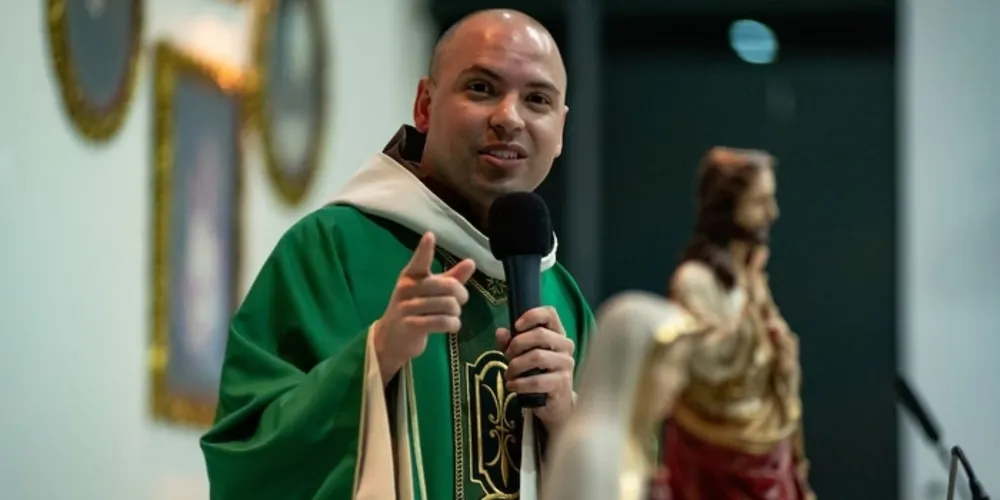 Frei Gilson realiza orações durante a madrugada desde a pandemia