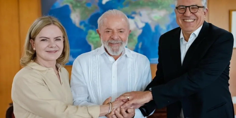 Gleisi, Padilha e Lula na postagem oficial sobre a integração dos novos ministros