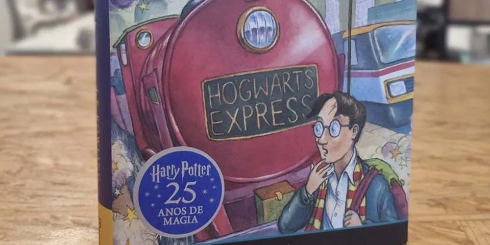 A chegada dos livros de Harry Potter ao Brasil completam 25 anos