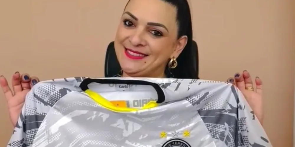 Elisangela confirmou sua torcida pelo Fantasma
