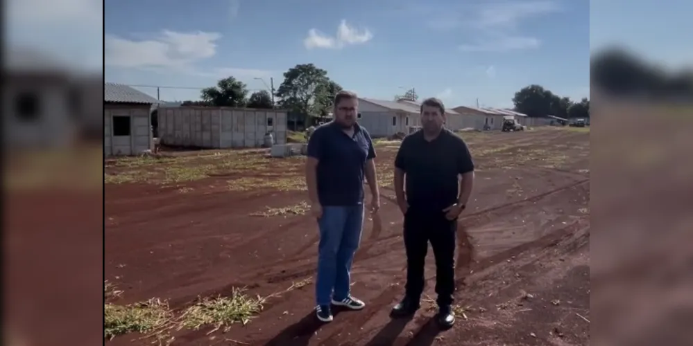 Willian Sauter de Cristo e o prefeito Orli de Cristo estiveram no local das obras.