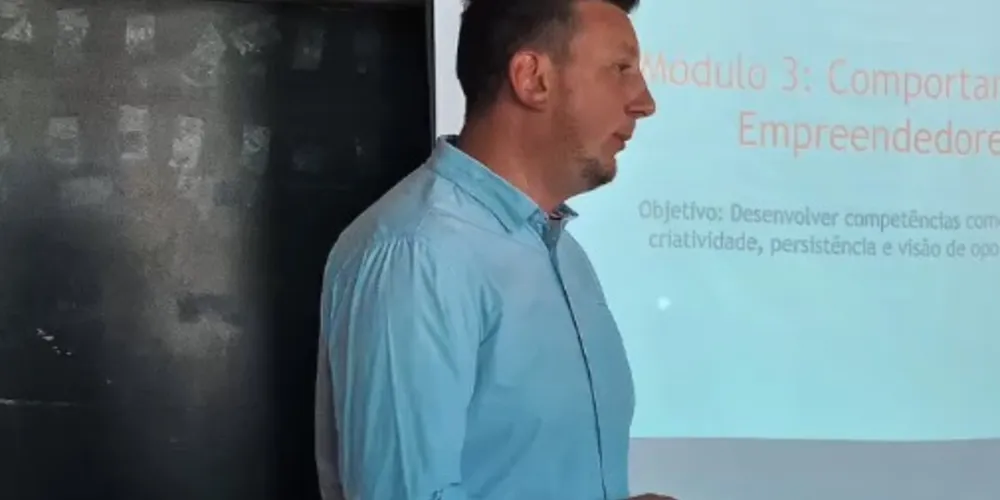 O prefeito Leandro Jasinski esteve presente