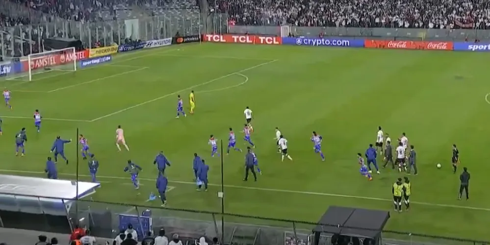 O quebra-quebra começou por volta dos 24 minutos do segundo tempo