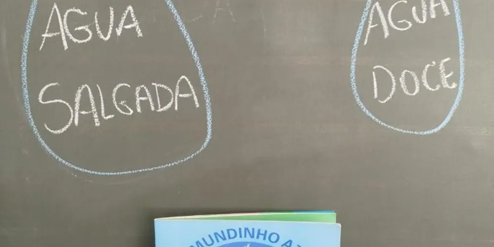 Entre as atividades, os alunos confeccionaram livros e realizaram pinturas de gotas de água