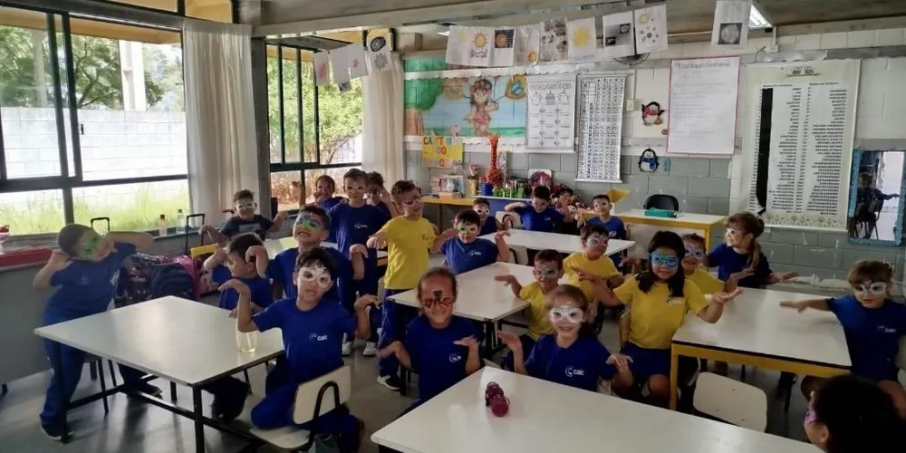 Como parte da conscientização, os educandos confeccionaram também máscaras com a imagem do mosquito, tornando a aprendizagem mais leve e atrativa