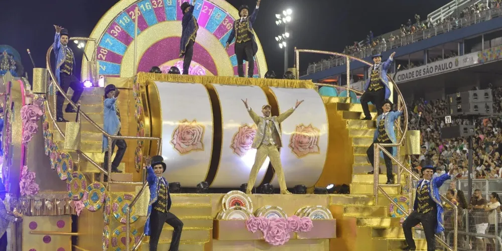 Rosas de Ouro é a grande campeã do Carnaval Paulista
