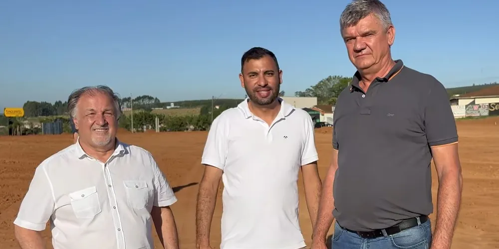 Reginaldo Cheirubim, Edinei Monteiro e Juca Sloboda estiveram no local das obras.