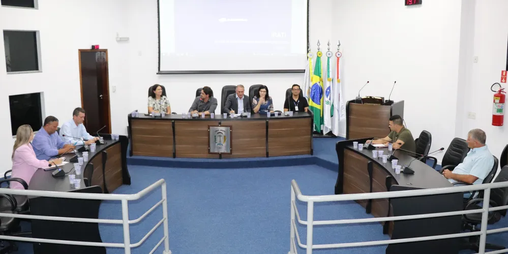 O debate foi realizado na Câmara Municipal de Irati