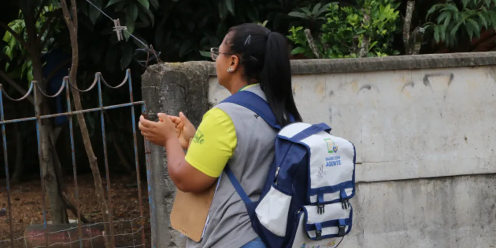 Agentes de endemias e funcionários de unidades de saúde de Castro visitaram 2.898 casas e estabelecimentos comerciais