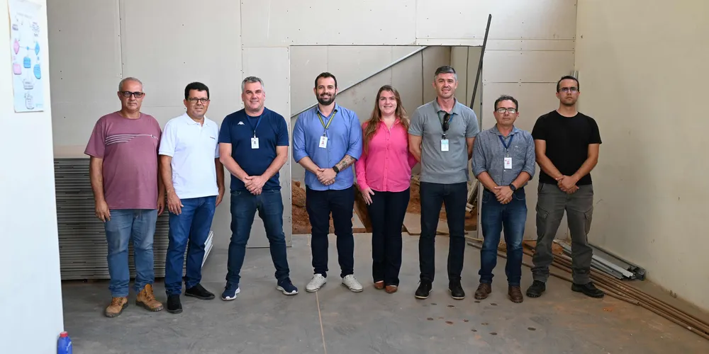 Estiveram acompanhando a visita os secretários Antonio Flenik, Nando Matos e Paulo Rogério Gomes; o chefe da Divisão de Segurança Pública, Jorge Vella; o chefe da Divisão de Obras, Reginaldo Lapa; e a perita, Karen Faeirstein.