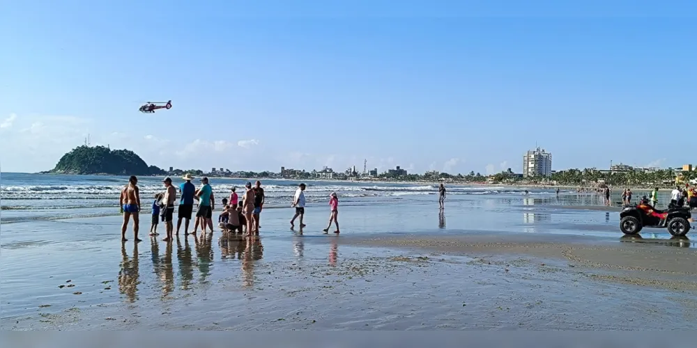 Segundo informações do Corpo de Bombeiros, um homem de 50 anos foi resgatado com vida, assim como dois jovens de 18 anos, que foram socorridos por pescadores que estavam no local