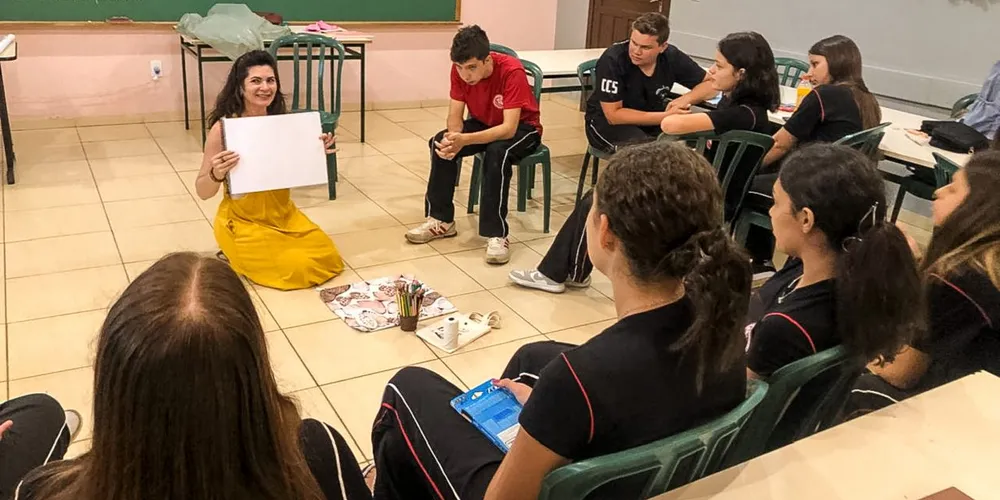 Projeto promove formação crítica, capacitação técnica e expressão cultural para jovens