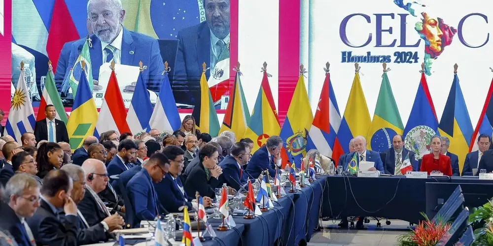 Lula deu a declaração a jornalistas após participar da Cúpula da Comunidade de Estados Latino-americanos e Caribenhos