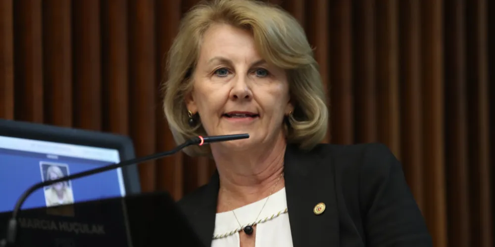 Márcia comemorou a isenção de água em Ponta Grossa