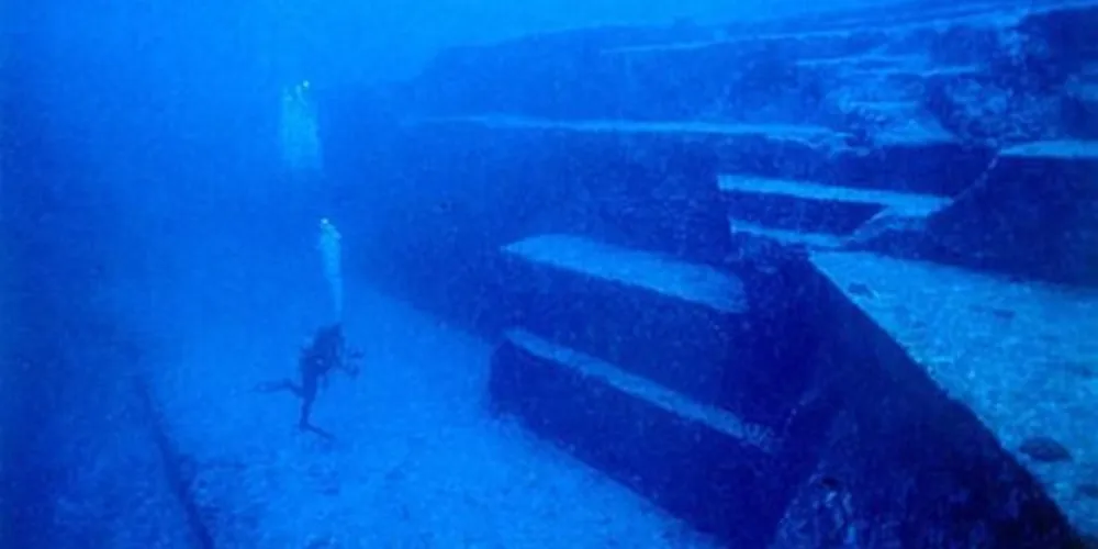 Alguns defensores da teoria da origem artificial acreditam que a estrutura teria mais de 10 mil anos