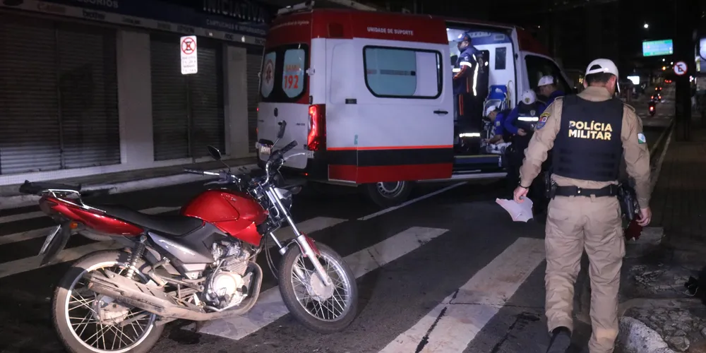 Equipes do Samu, da Polícia Militar e do Trânsito viário estiveram no local do acidente com o motociclista