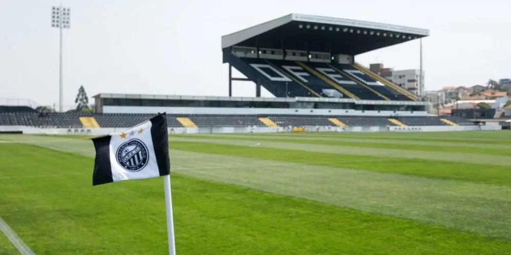 O jogo acontece no Estádio Germano Krüger, em Ponta Grossa.