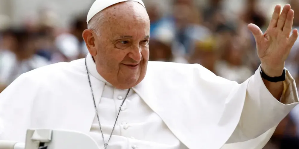 Segundo o médico Sergio Alfieri, o caso do papa será reavaliado na próxima semana com a possibilidade de seguir o tratamento em casa, no Vaticano