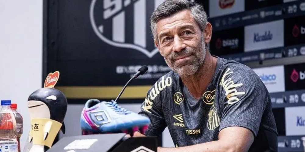 Pedro Caixinha em coletiva com o Santos FC