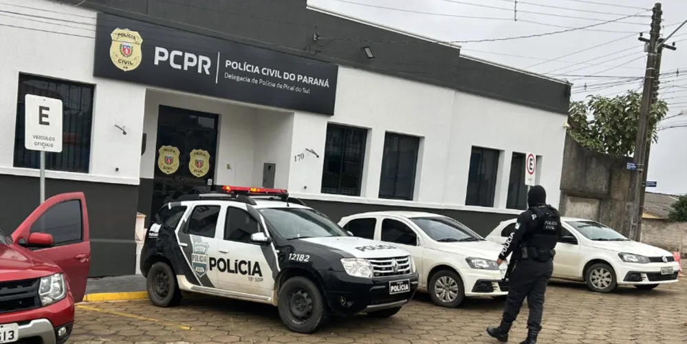 Os dois homens e o adolescente foram conduzidos para a delegacia da Polícia Civil