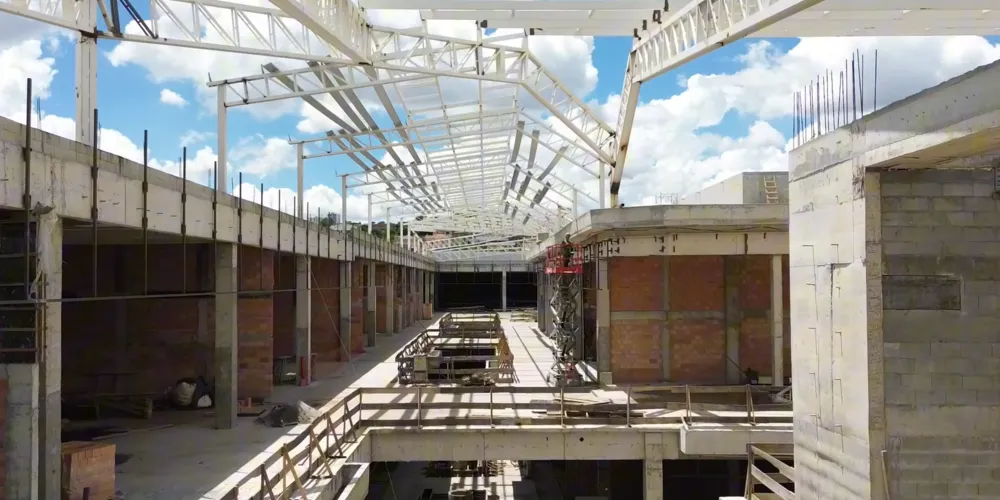 O novo shopping terá área construída superior a 76 mil metros quadrados, sendo 27 mil metros quadrados de área bruta locável, com espaço apto para uma futura expansão