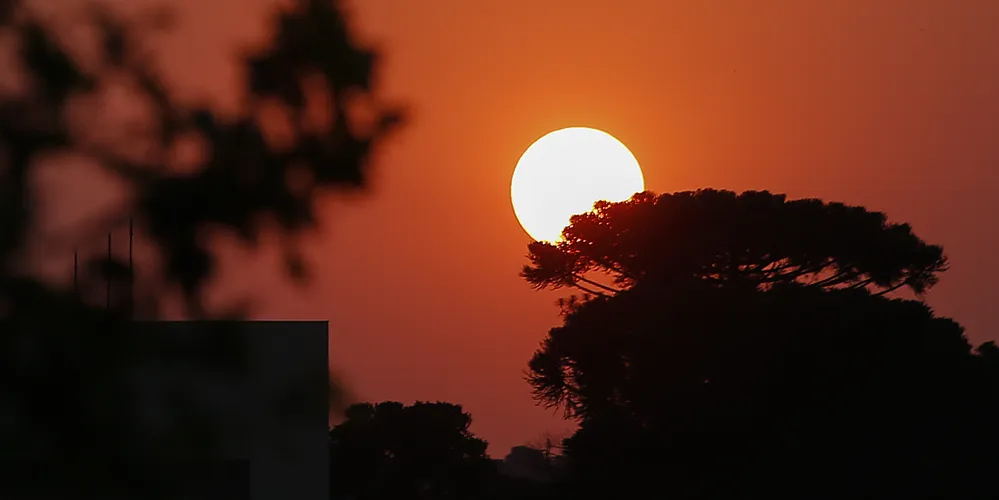 Sol deve ganhar força durante a tarde