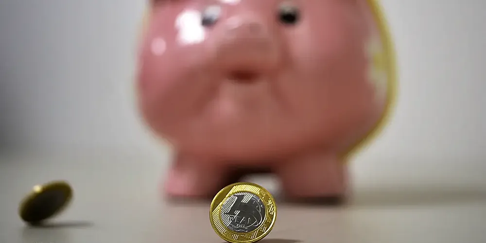 No mês passado, a poupança SBPE rendeu R$ 4,718 bilhões e a poupança rural R$ 1,713 bilhão