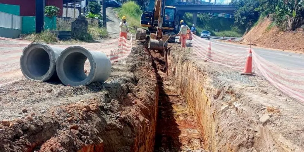 A previsão é que a via fique fechada até a quarta-feira seguinte (02/04)