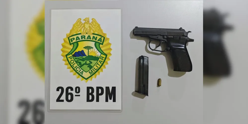 Policiais encontraram no carro do suspeito uma pistola de calibre 7,65 com numeração suprimida e uma munição percutida na câmara