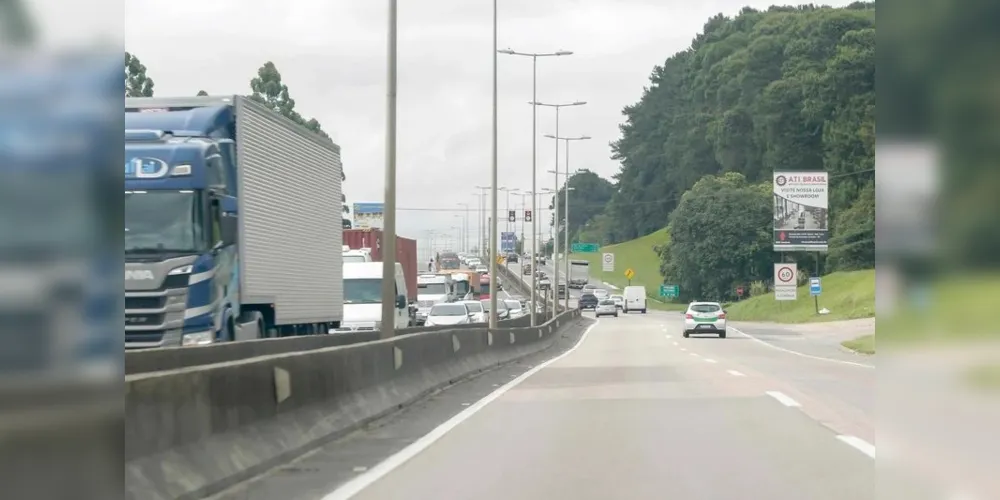 Rodovia entre Curitiba e Fazenda Rio Grande