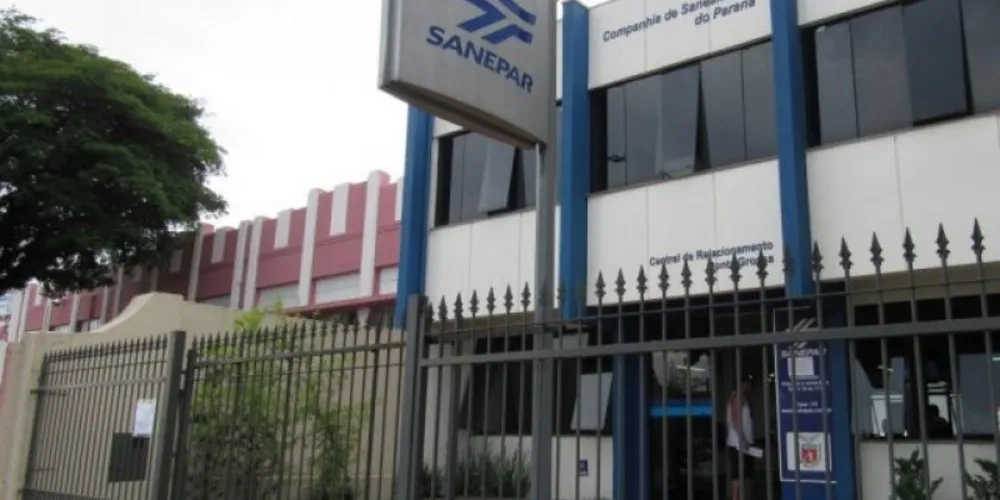 A Sanepar afirma que já houve restabelecimento do fornecimento de água.