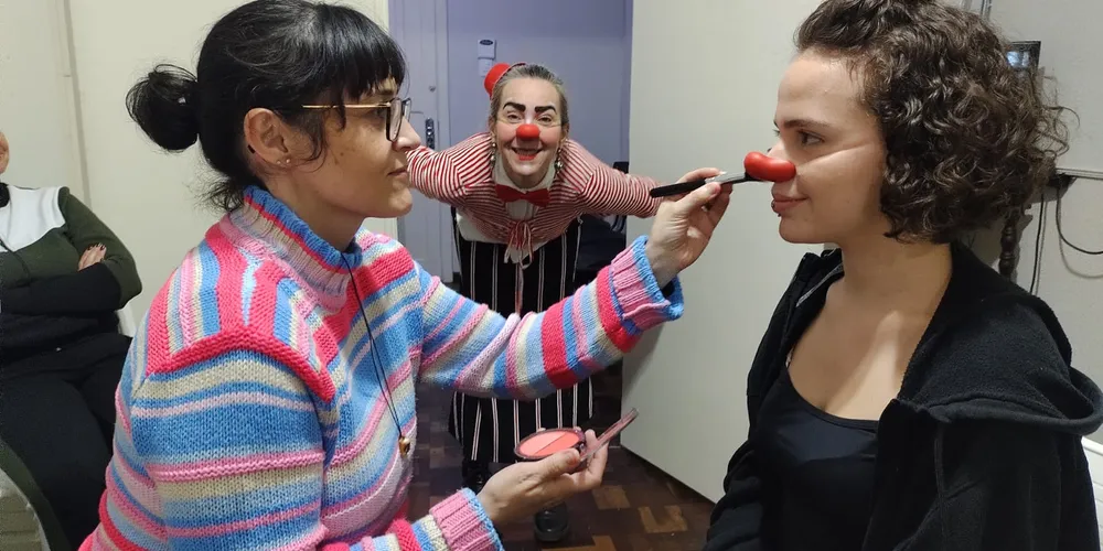 Seu propósito é promover experiências de intervenções no ambiente hospitalar