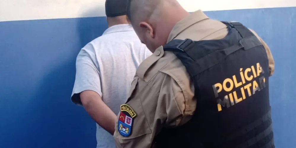 Crime na frente de uma lanchonete teria tido a participação de dois homens