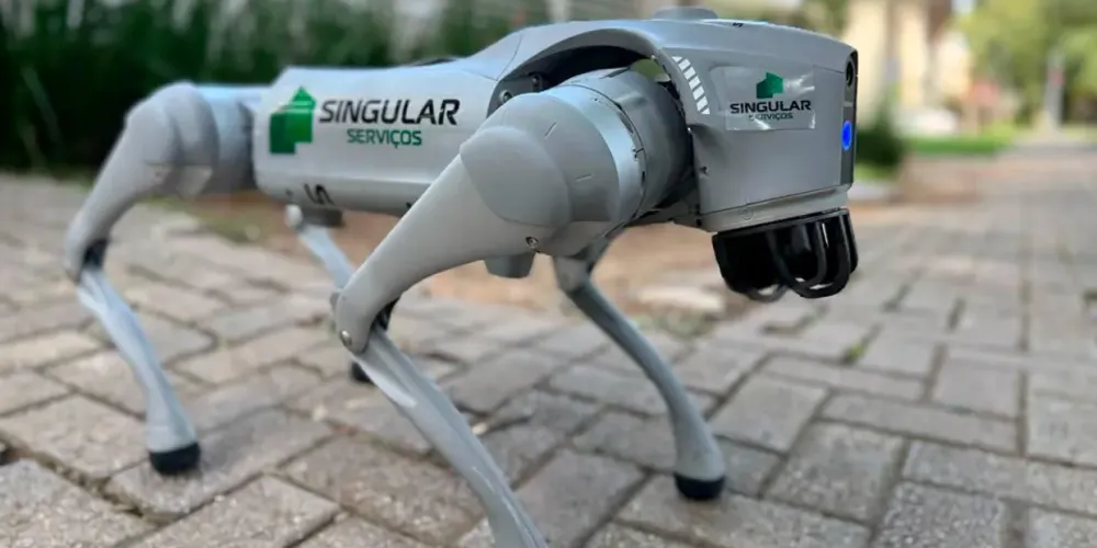 O robô pode ser programado para realizar rondas em horários específicos