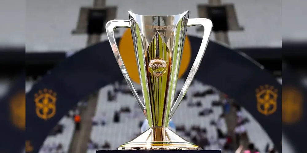 Taça da Supercopa Feminina. O último campeão é a equipe do Corinthians