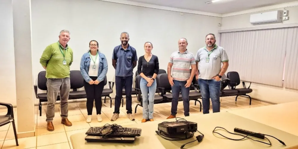 Os secretários Ediam Carlos Groto, da Agricultura e Desenvolvimento Econômico de Reserva, e Alexandre José Moraes, chefe da Secretaria de Agricultura e Abastecimento do município vizinho se reuniram.
